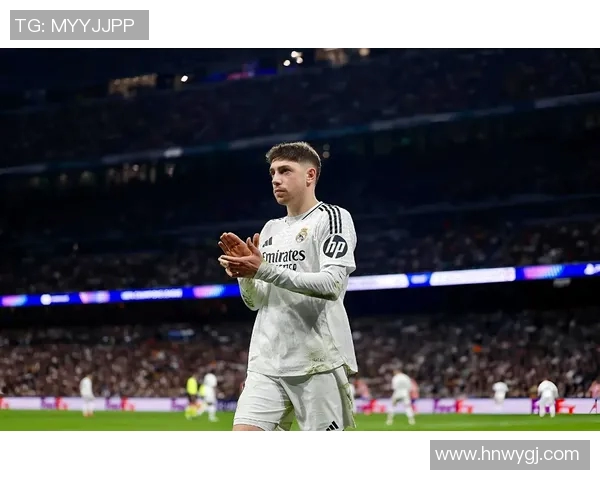 足球明星化身冰人展现冰上技巧与足球魅力的完美结合 足球明星化身冰人展现冰上技巧与足球魅力的完美结合