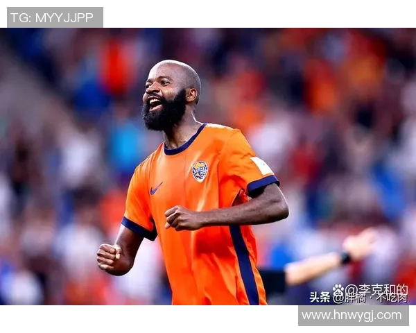 足球明星激烈对抗场面回顾:从绿茵场到拳头相向的精彩瞬间 足球明星激烈对抗场面回顾:从绿茵场到拳头相向的精彩瞬间